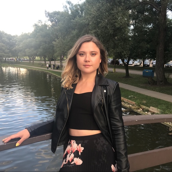 Meet your Posher, Alina - Picture 1 of 1